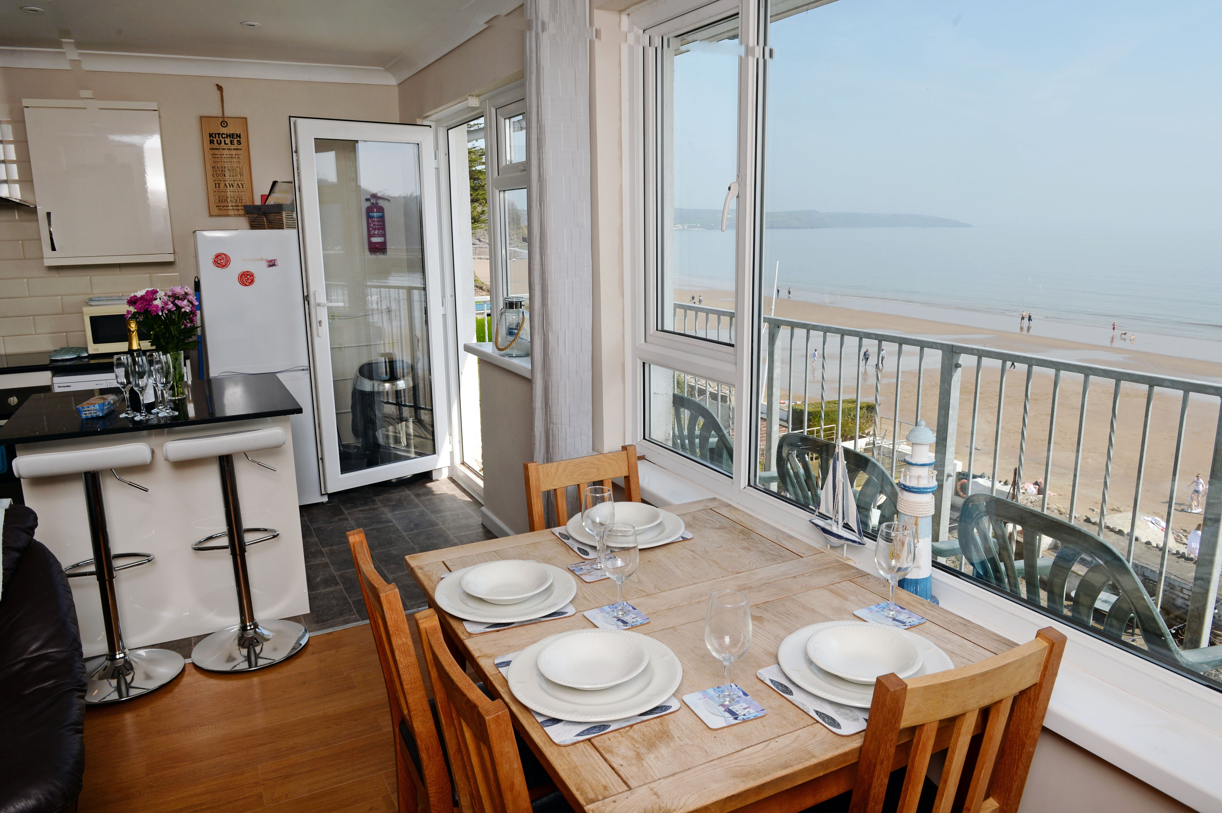 Sea Urchins Apartment Sea Front Apartment with Views, Pet Friendly