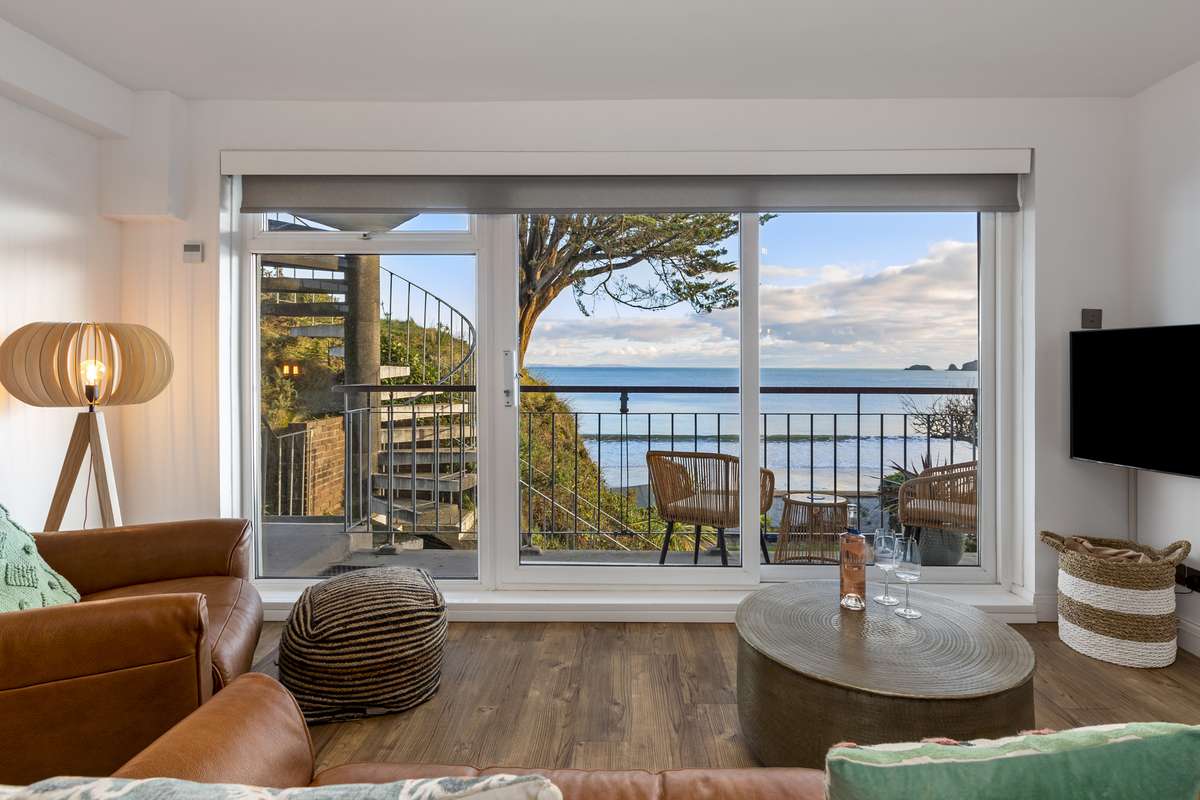 Beach Retreat - Sea Views, Parking, Beach Access