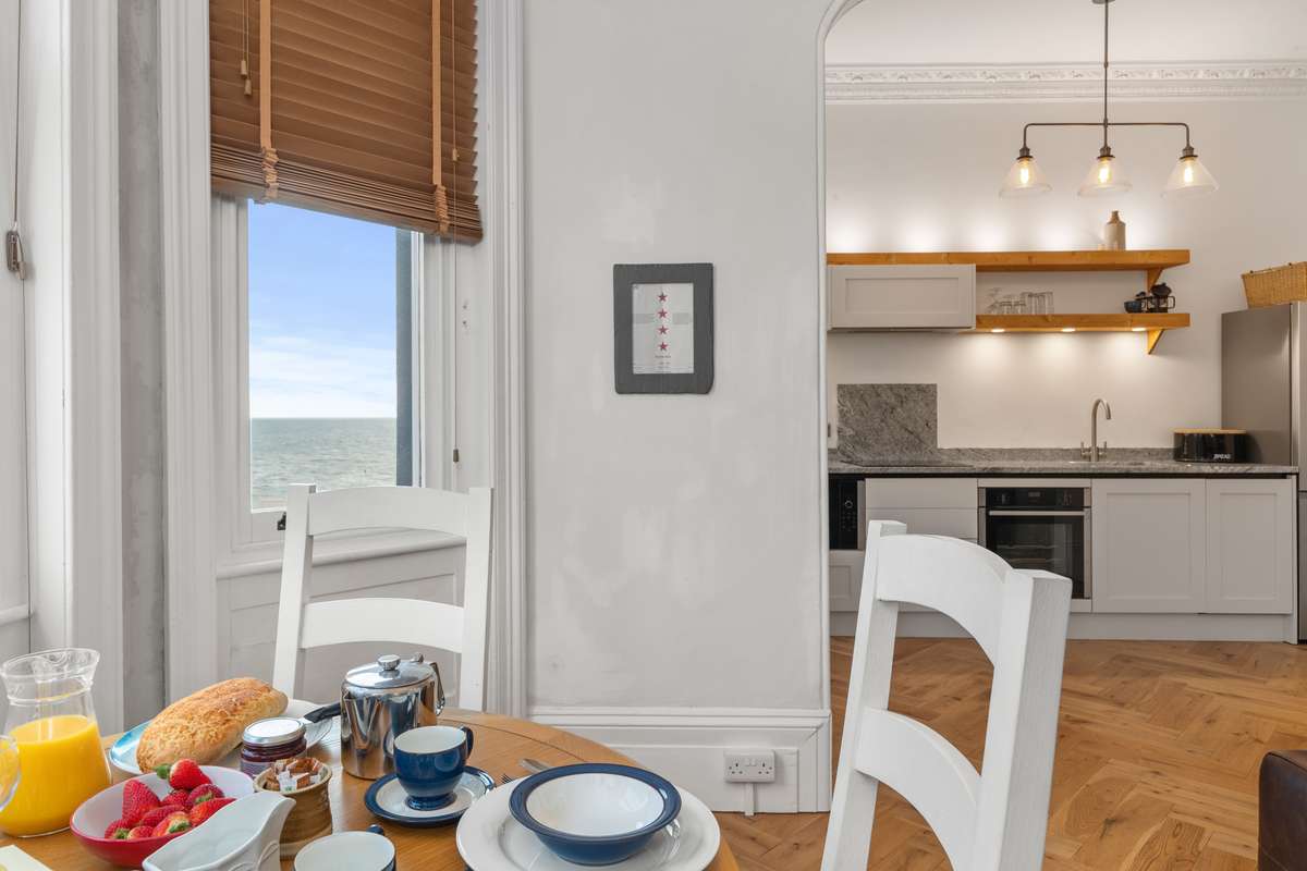 Spinnaker - Close to Town with sea views