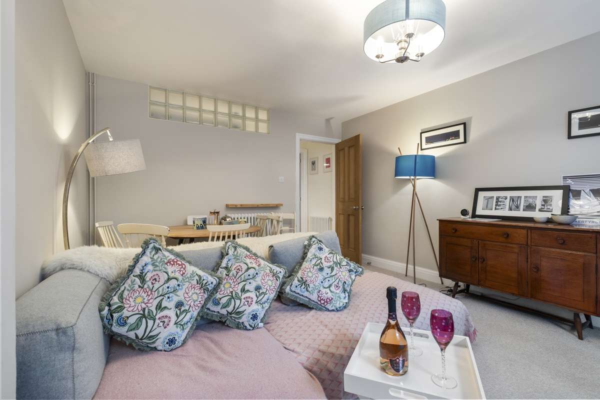 1 Belmont - Town Centre, Close to beach & shops