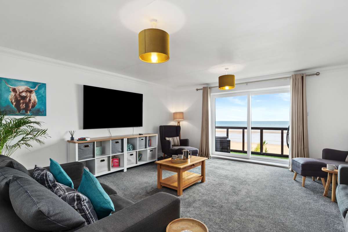 Penrose - Beach House with Direct Beach Access