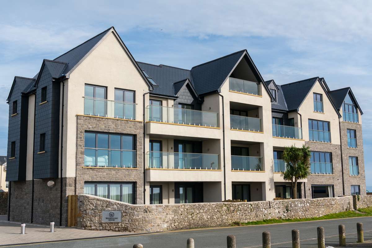 Apartment 3 Waterstone House - Sea Front with Hot Tub