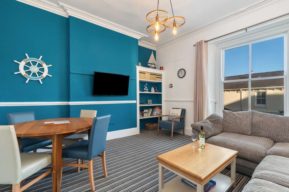 Top Sail Apartment - Top Sail - Beautiful Apartment, Minutes Walk to Beach and Town Centre