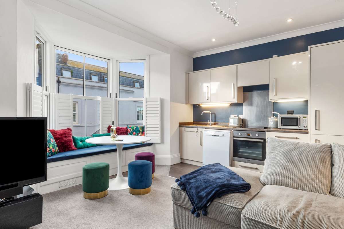 Caldey Bay Apartment - Tenby Apartment - Lovely Sea Views
