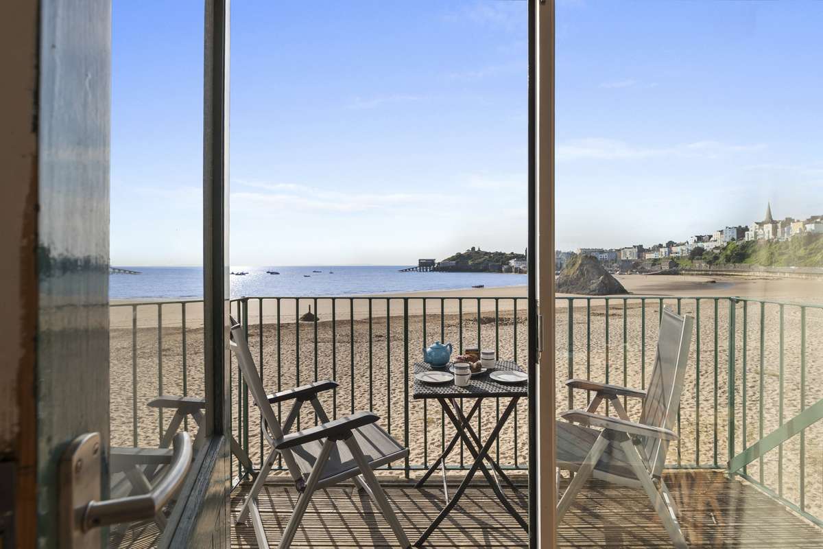 1 Sunny Cove - Direct Beach Access, Sea Views