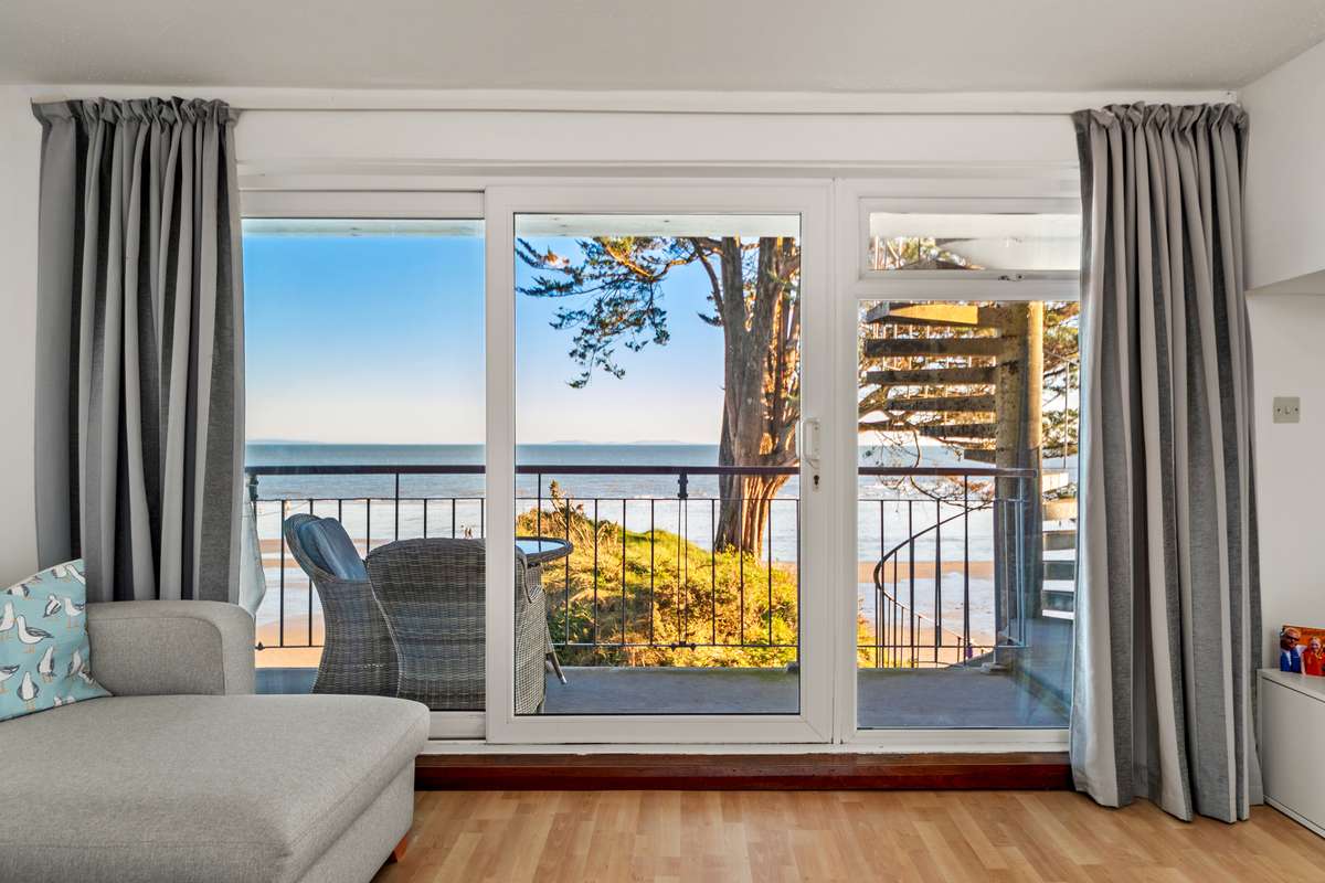 Life's a Beach - Direct beach access, Sea views