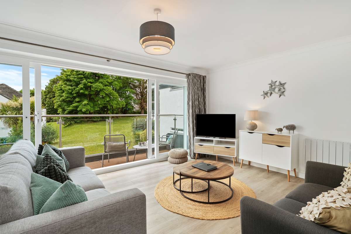 25 Coedrath Park - Sea Views from Balcony, Short Walk to Beach,  Parking