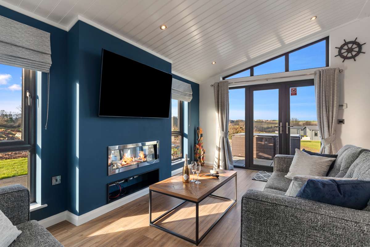 Hiraeth - Luxury Lodge with Hot Tub
