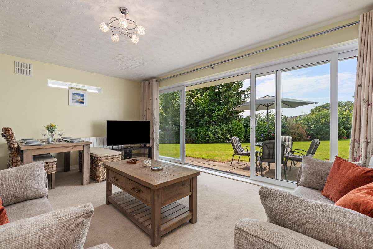 Harbour Reach - Short walk from beach and village, parking