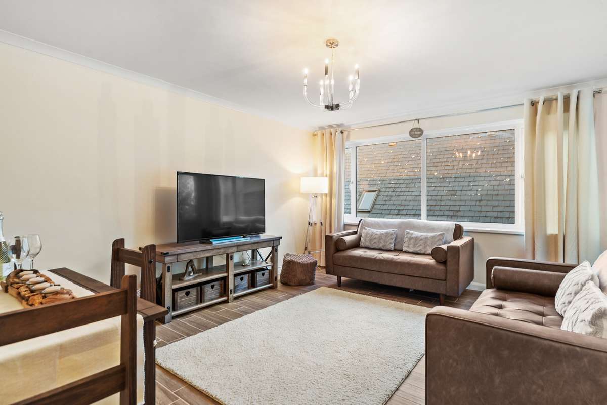 5 Monkstone Court - Close to village and beach