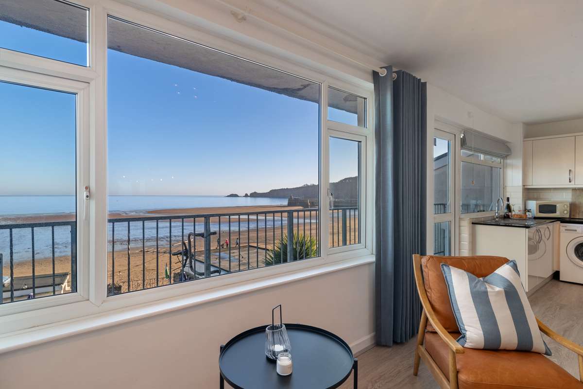 Sea View Apartment - Sea Front Apartment with Views