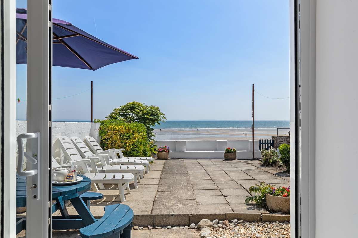 Strand Cottage - Saundersfoot property, direct beach access
