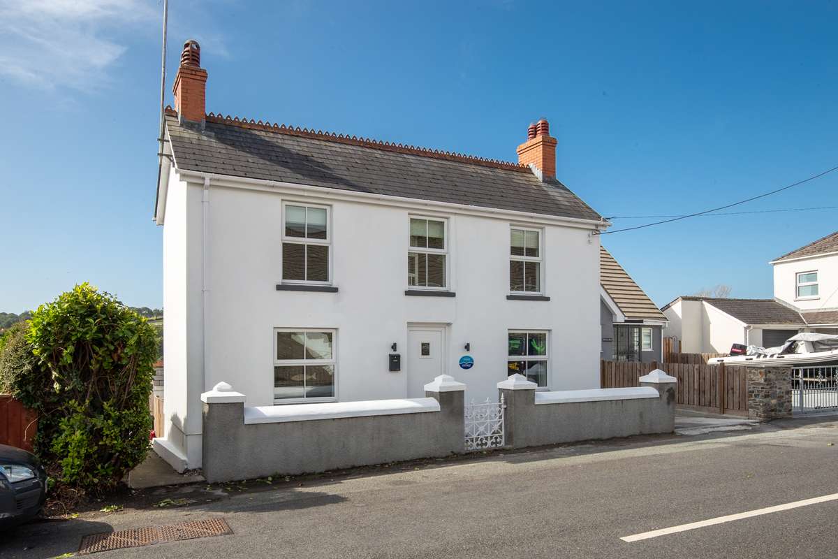 Ocean Cottage - Walk to Beach, Countryside Views