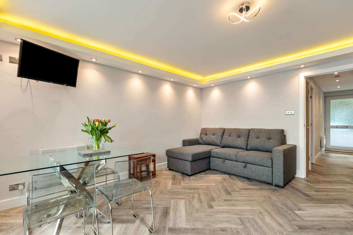 6 Beach Court - Direct Beach Access, Sea Views