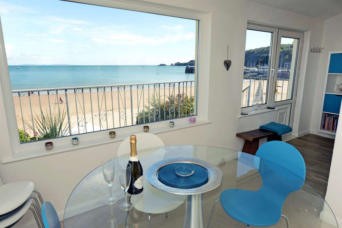 Gone to the Beach - Sea Views, Direct Beach Access