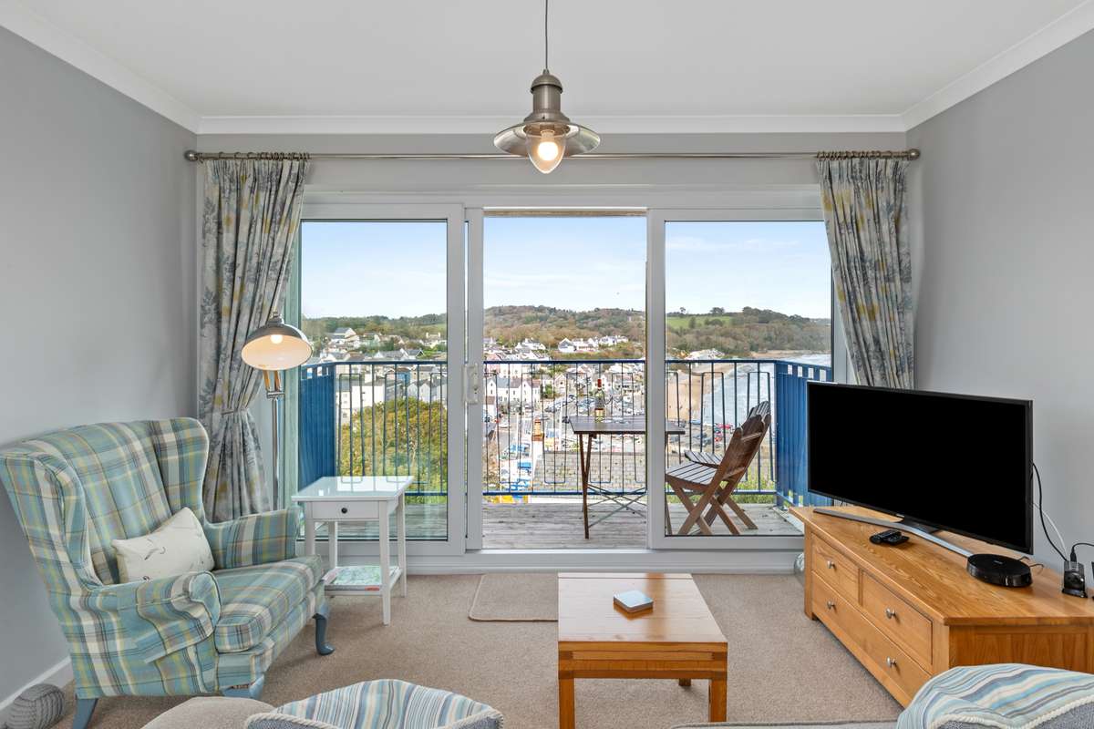 Brynawelon - Wonderful Sea and Harbour Views