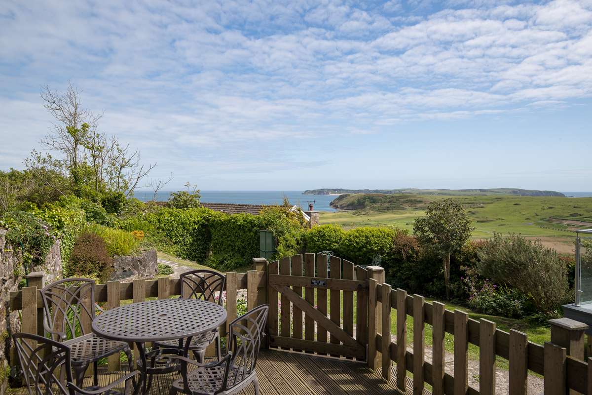 Caldey Island View - Sea Views, Log Burner, Dog Friendly