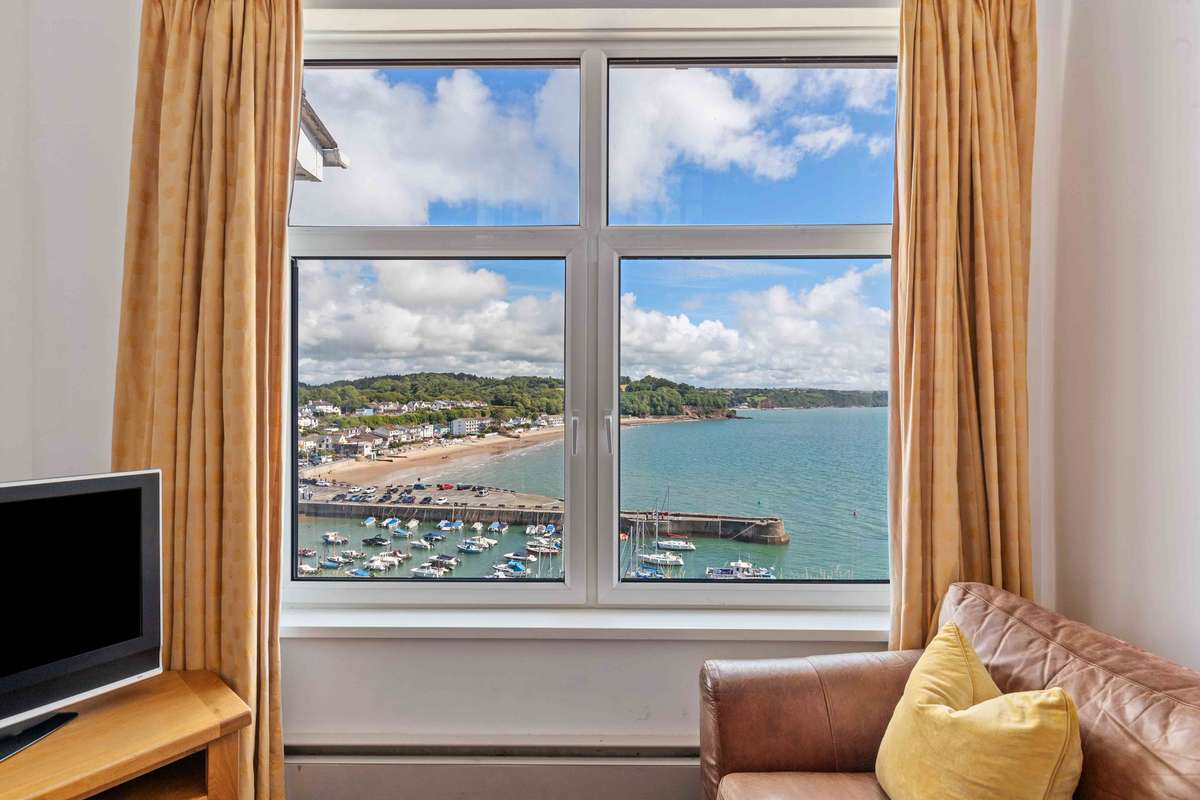 Captains View - Sea Views, Harbour Views, Terrace, Parking