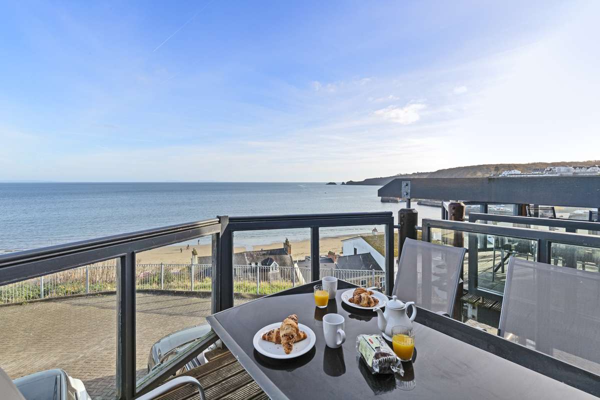The Chandlery - Panoramic Sea Views, with Parking