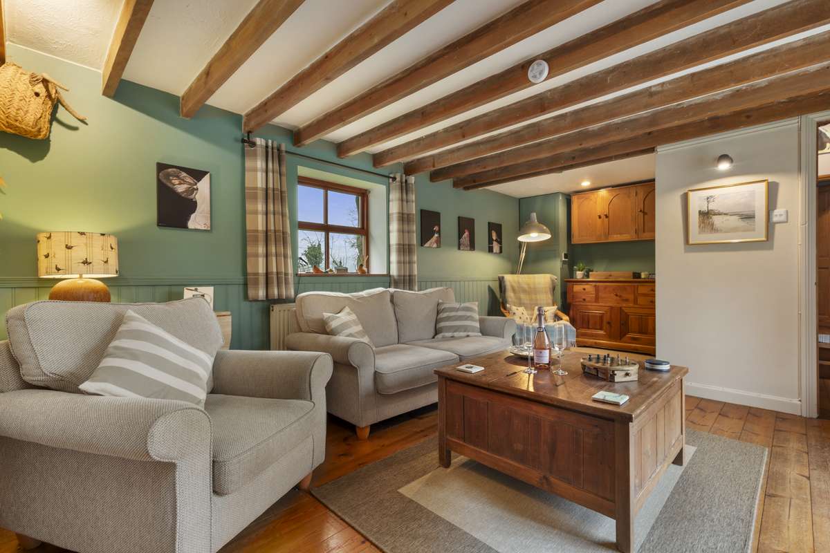 Foxes Walk - Rural Views, Rustic Charm
