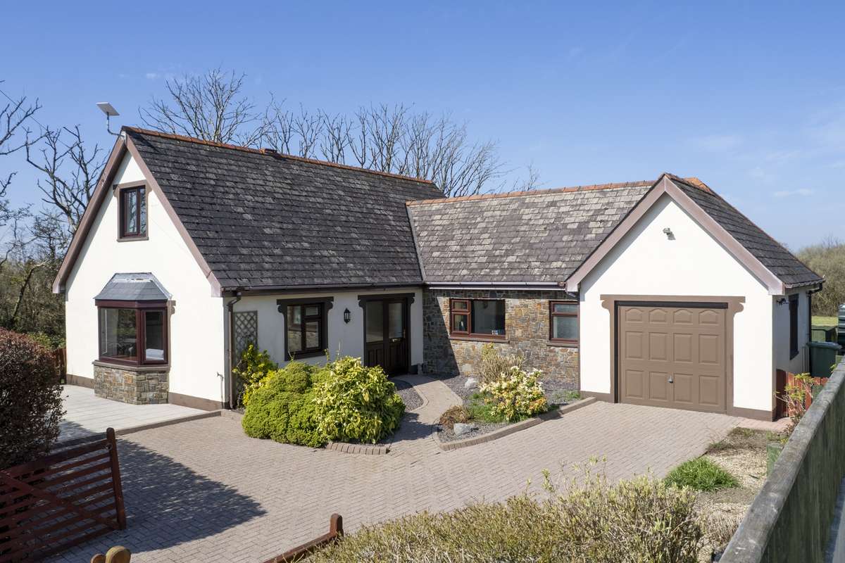 Honeyfield Lodge - Rural Views, Close to beaches