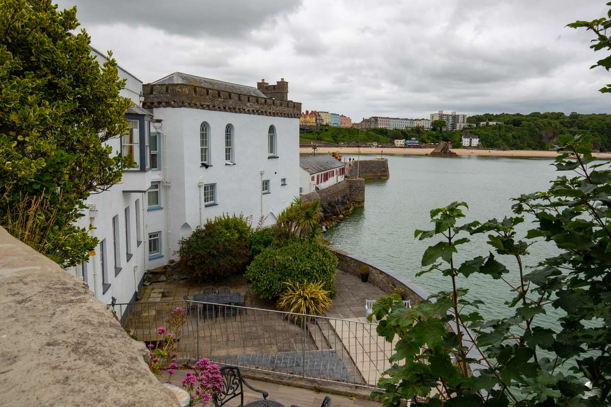 Laston Garden Apartment - Sea Views, Large Sea Front Terrace