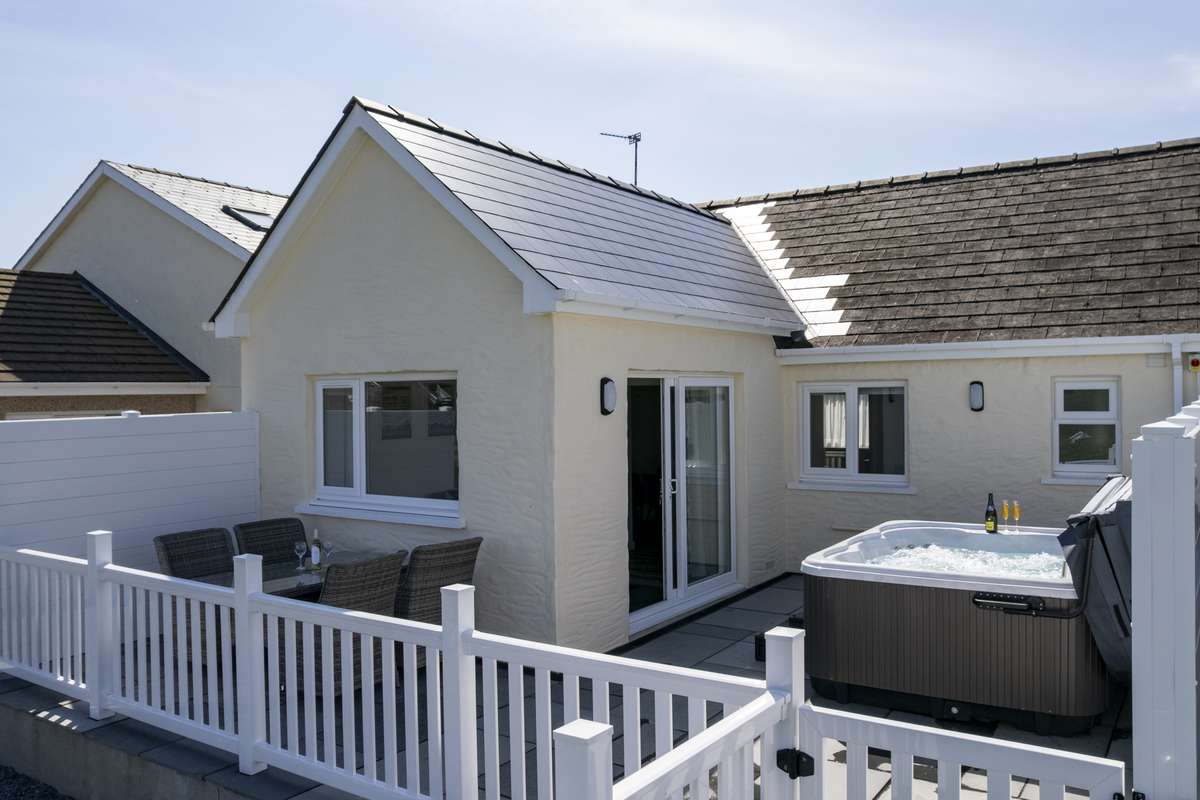 Bramble Cottage - Peaceful, Dog Friendly Cottage