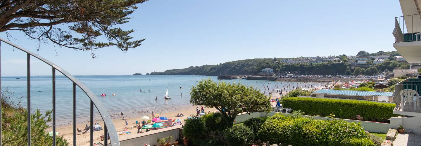 Swn Y Tonnau - Sea Views, Parking, Beach Access - Sea Front Apartment, Spectacular Sea Views, Parking, Direct Beach Access