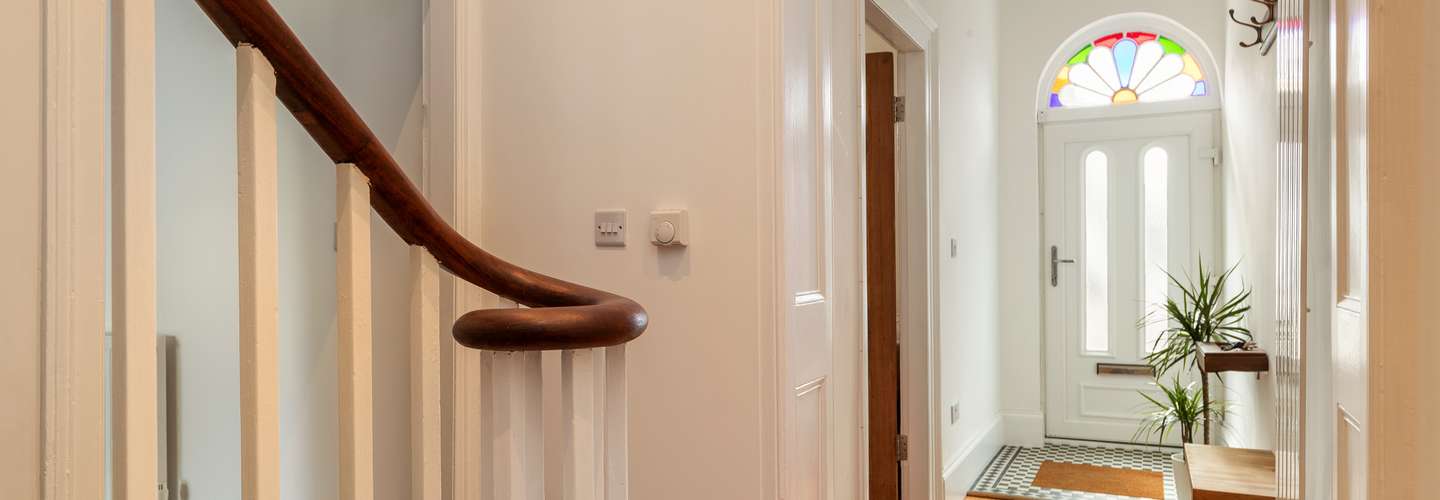 Falcon House - Charming Cottage, Central Location