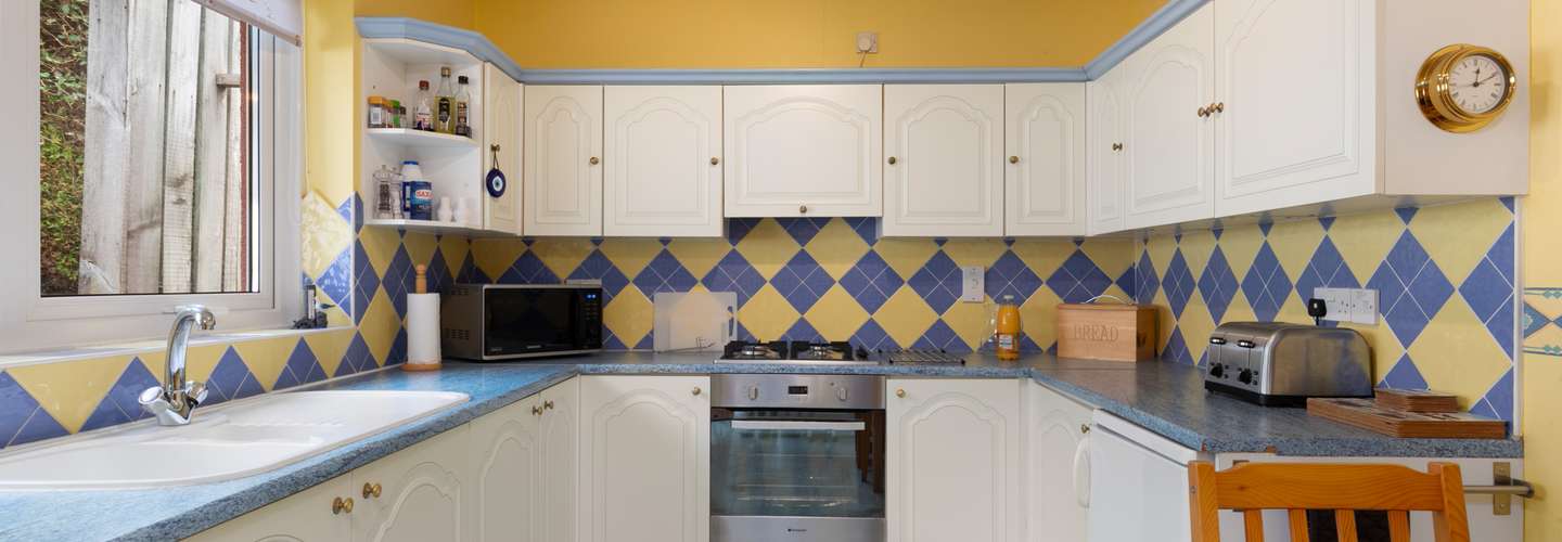 Oaklands - Lovely Cottage, Walk to Beach