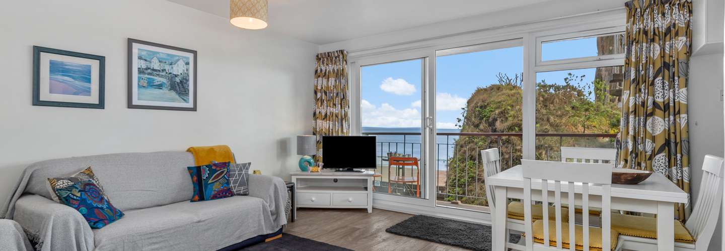 Swn Y Tonnau - Sea Views, Parking, Beach Access - Sea Front Apartment, Spectacular Sea Views, Parking, Direct Beach Access