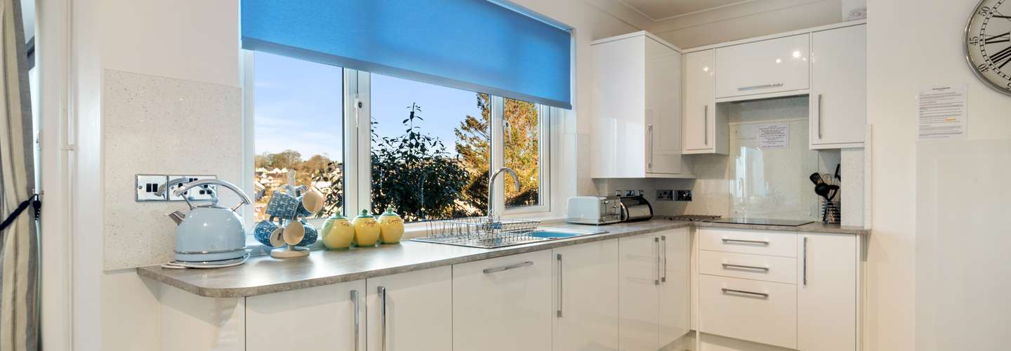 Four Oaks - Sea Views, Parking, Enclosed Garden, Dog Friendly