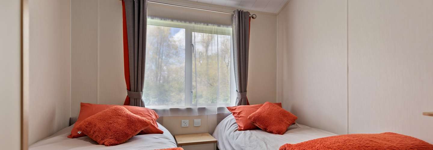 St Mary's View - Luxury Lodge, Short Walk to Beach, Parking