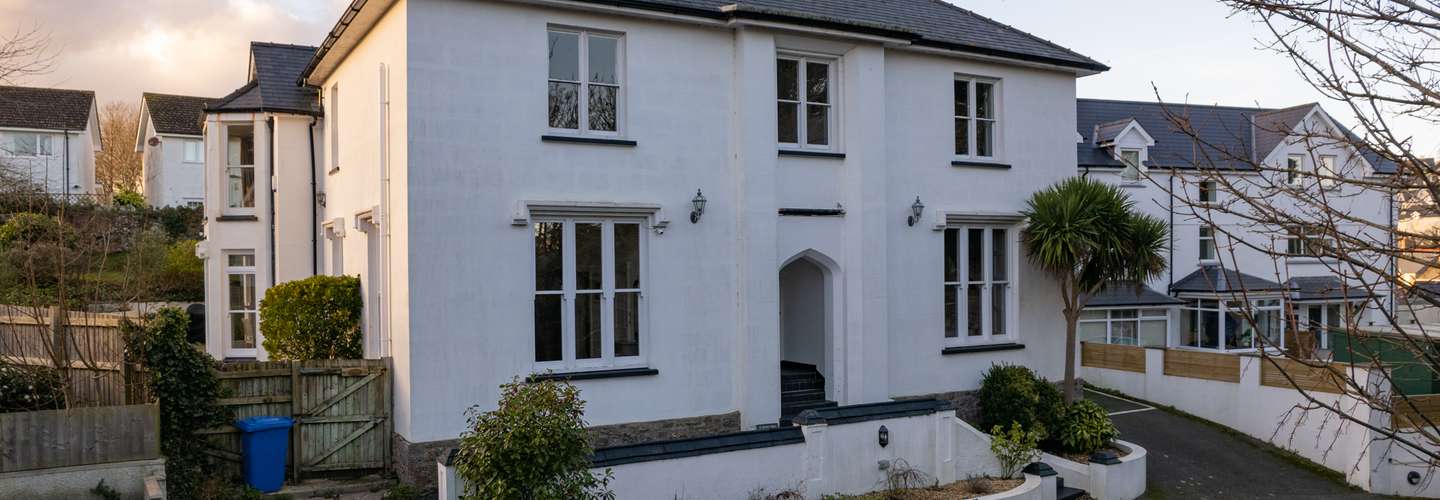 Apartment 4 St Mary's House - Tenby Apartment with Parking
