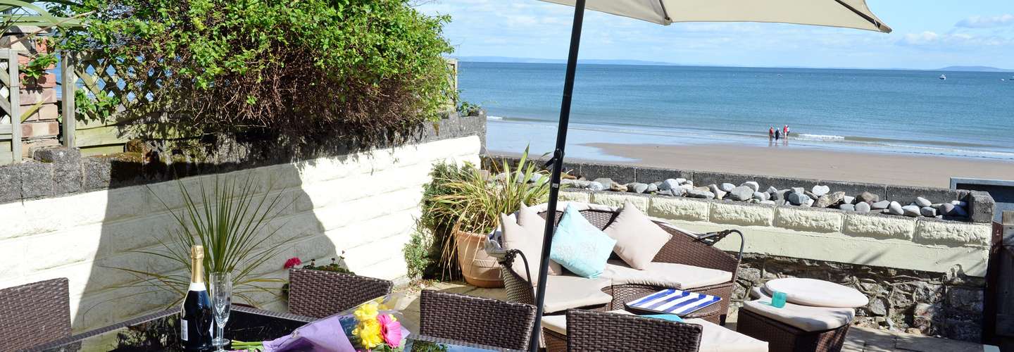 Gone to the Beach - Sea Views, Direct Beach Access