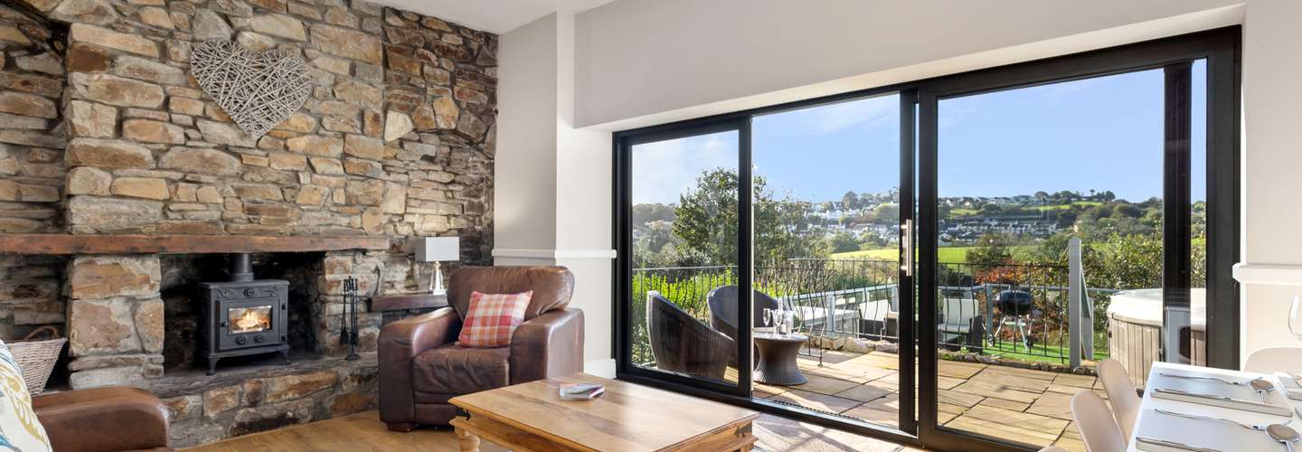Cartref - Beautiful Cottage, Hot Tub, Countryside Views
