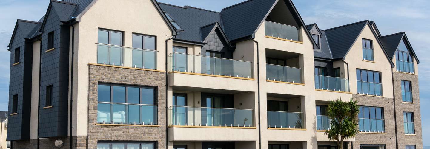 Apartment 3 Waterstone House - Sea Front with Hot Tub