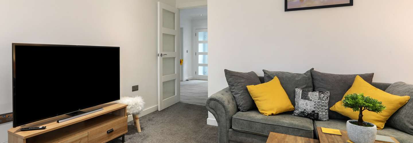 Ocean Waves Apartment - Ground Floor Apartment, Pet Friendly, Enclosed Garden