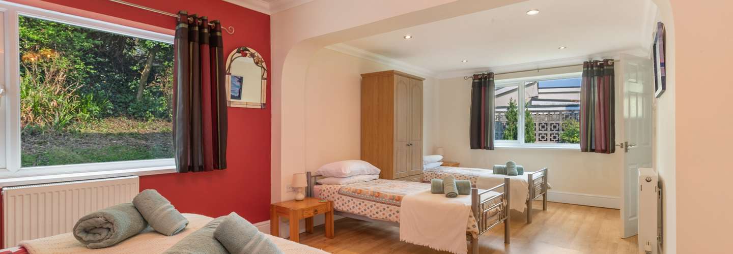 Sunningdale - Beach House, Sea Views, Parking
