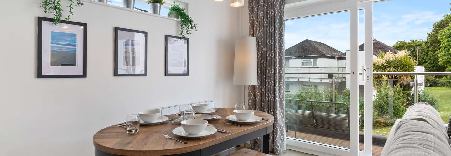 25 Coedrath Park - Sea Views from Balcony, Short Walk to Beach,  Parking