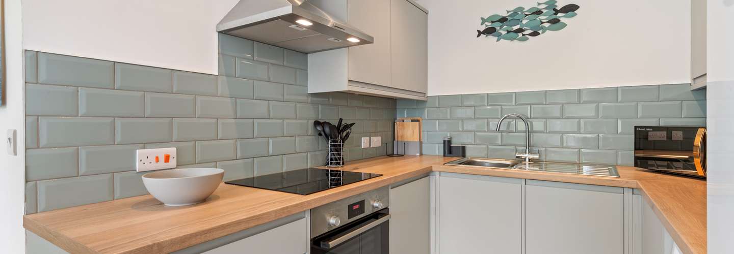 25 Coedrath Park - Sea Views from Balcony, Short Walk to Beach,  Parking