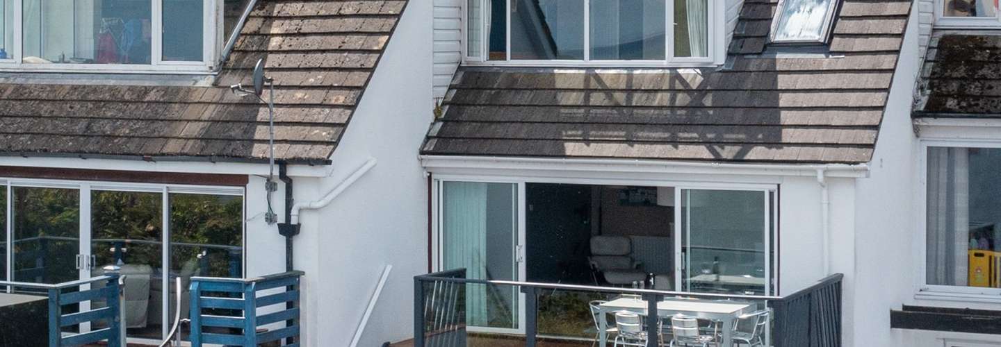 Cystanog Fach - Spectacular Sea Views, Balconies, Parking