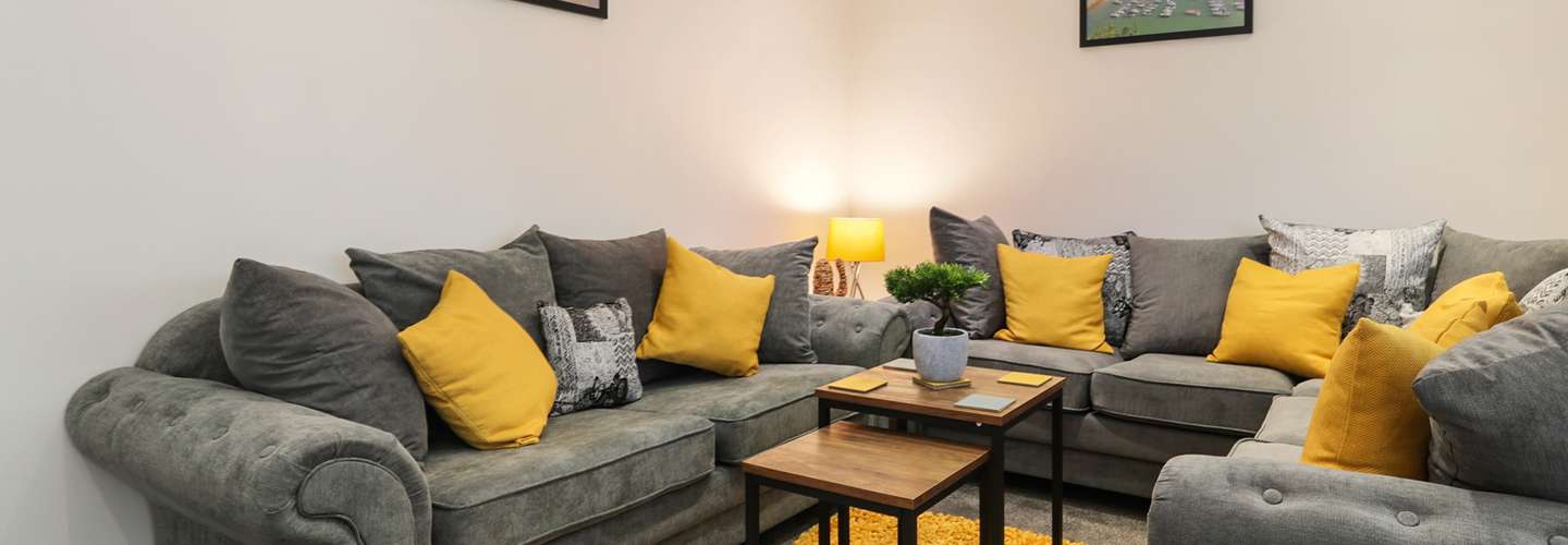 Ocean Waves Apartment - Ground Floor Apartment, Pet Friendly, Enclosed Garden