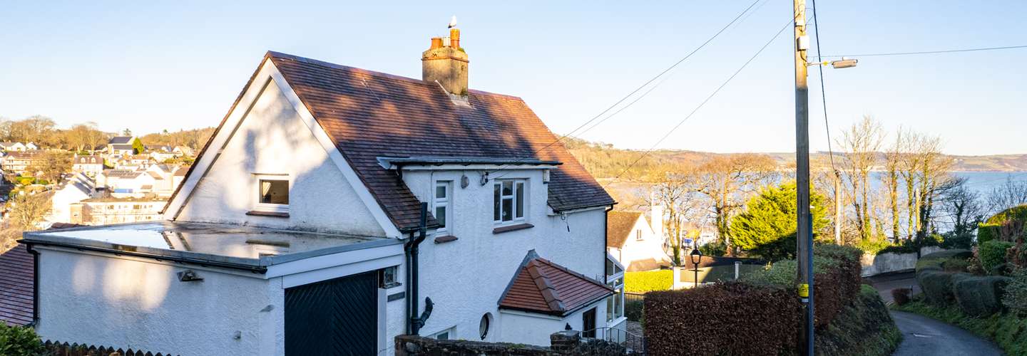 Four Oaks - Sea and Harbour Views - Sea Views, Parking, Enclosed Garden, Dog Friendly