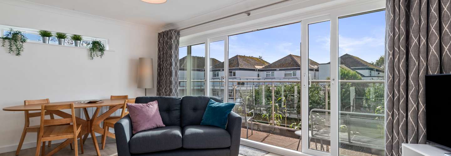 25 Coedrath Park - Sea Glimpses, Close to Beach - Sea Views from Balcony, Short Walk to Beach,  Parking