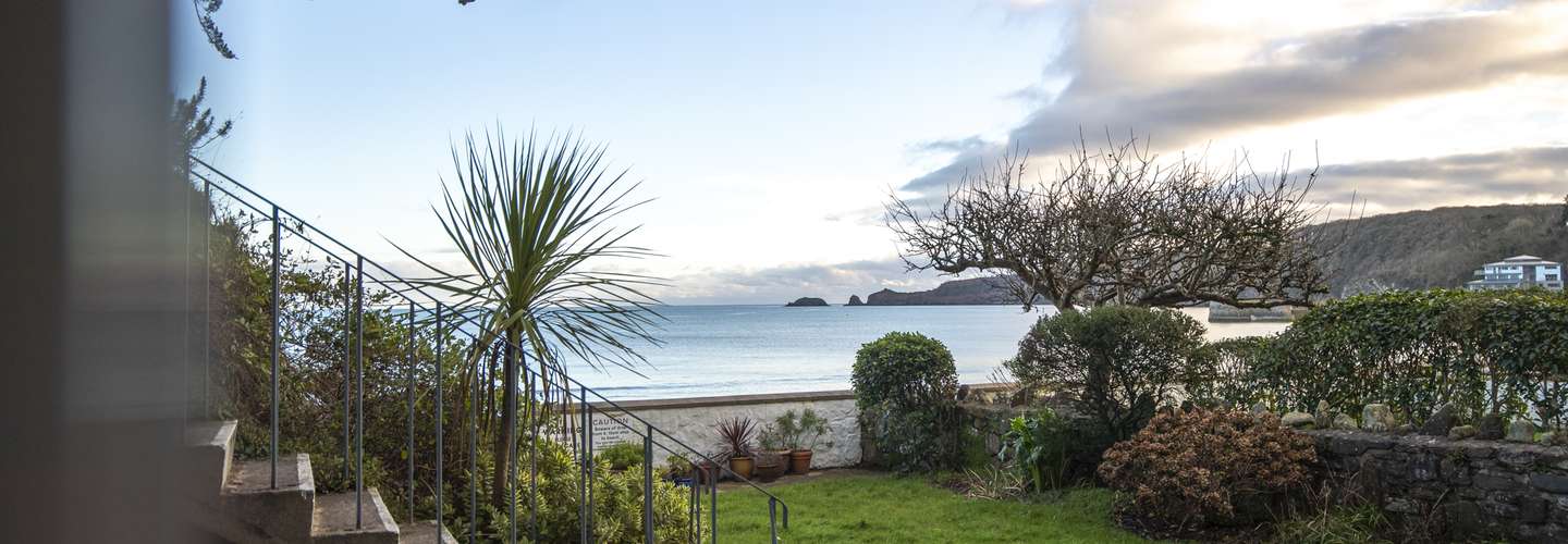 2 Beach Court - Direct Beach Access, Sea Views