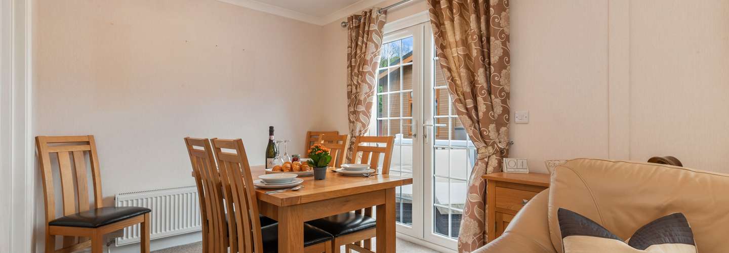 Castaway Lodge - Close to Beach, Lovely Lodge with Veranda - Luxury Lodge, Close to Beach, Parking