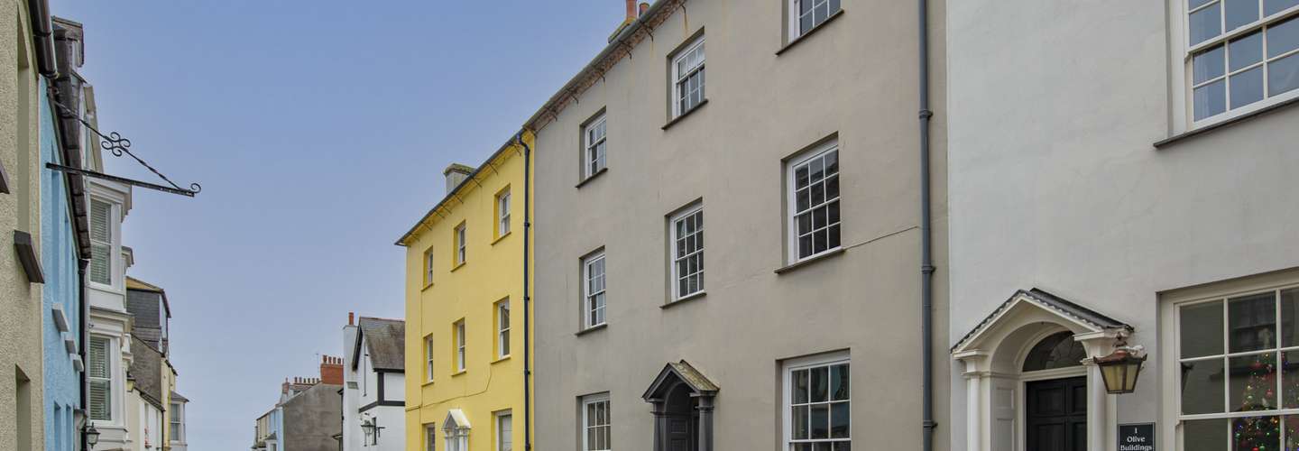 2 Olive Buildings - Close to Town and Beach