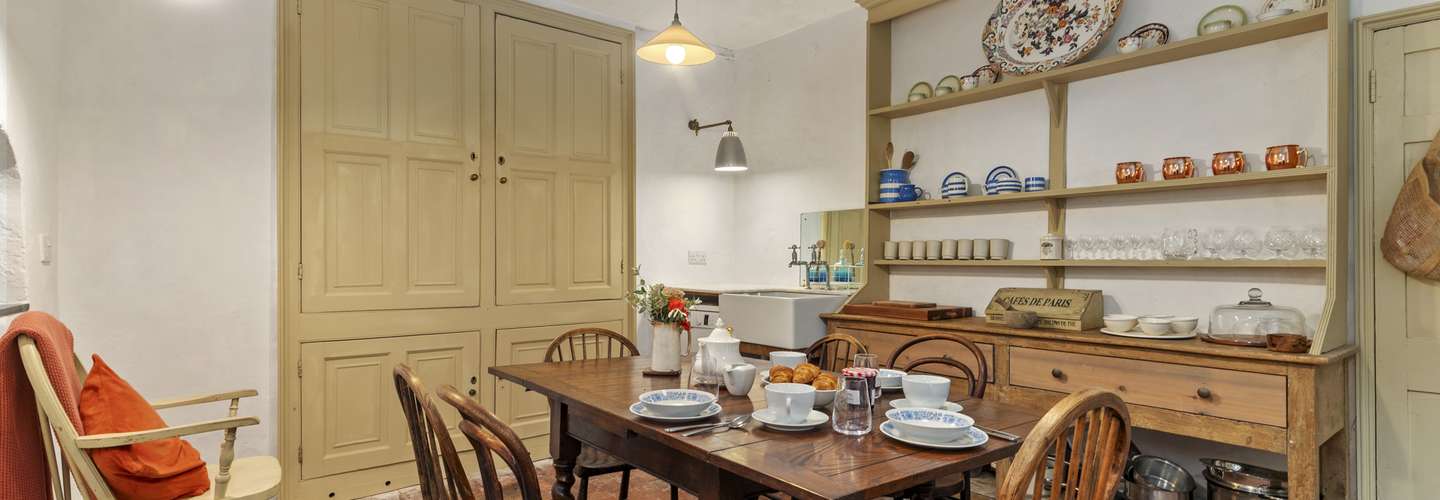 2 Olive Buildings - Close to Town and Beach