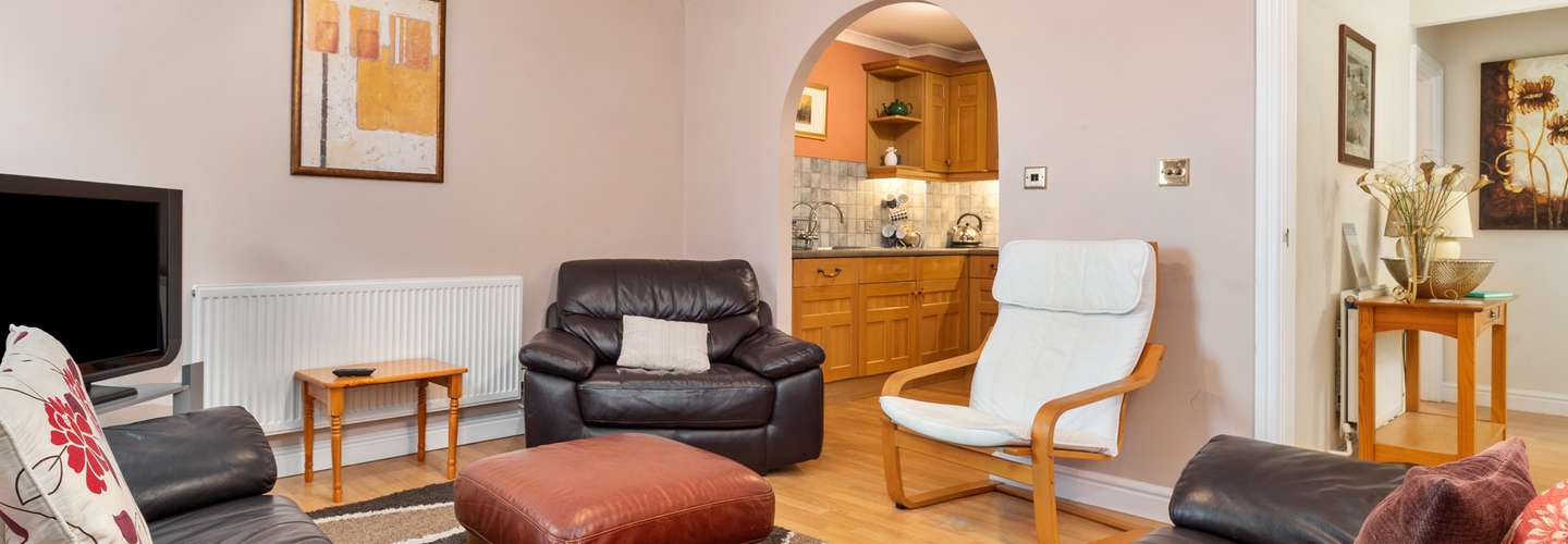 Arcadia House - Lovely Apartment, Close to Beaches, Harbour and Town Centre